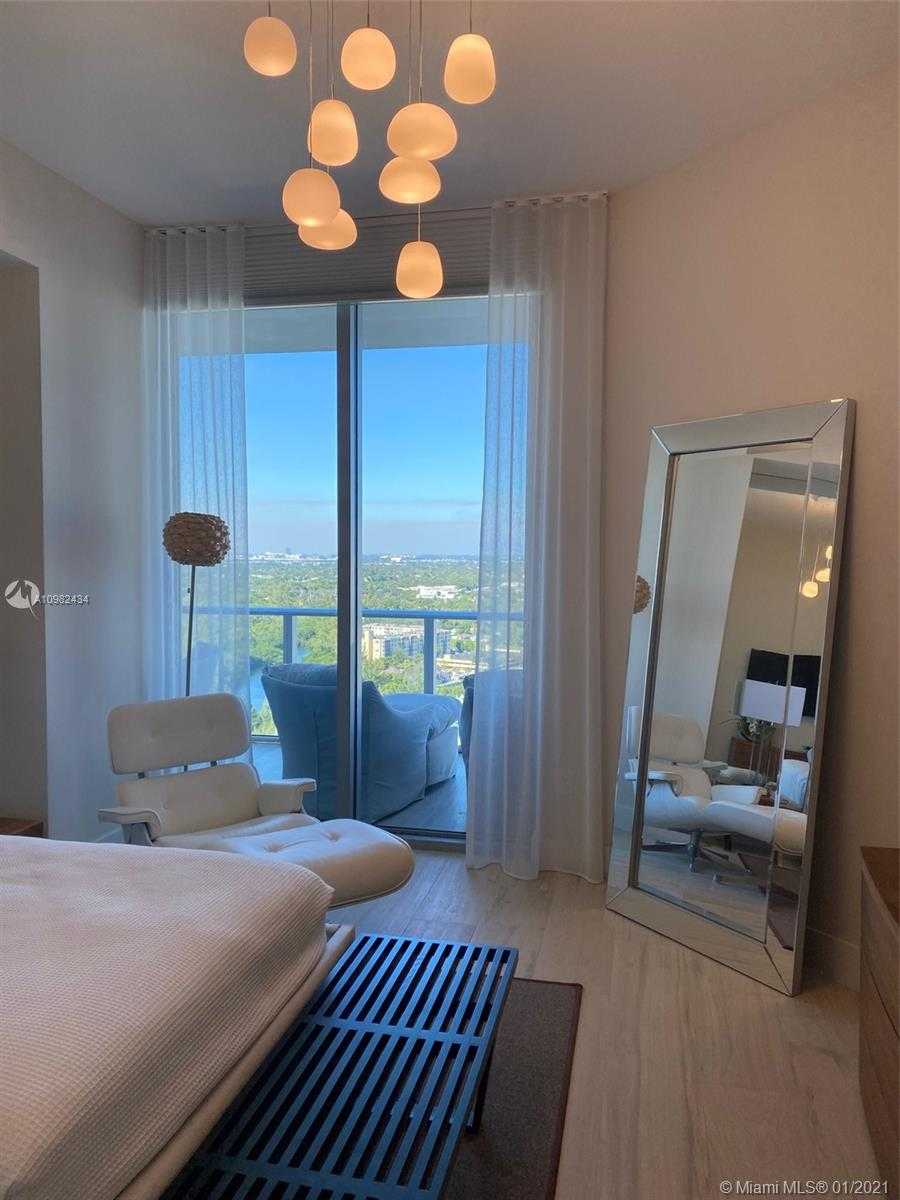 Small Image of 17301 BISCAYNE BLVD #PH6, North Miami Beach Number 24