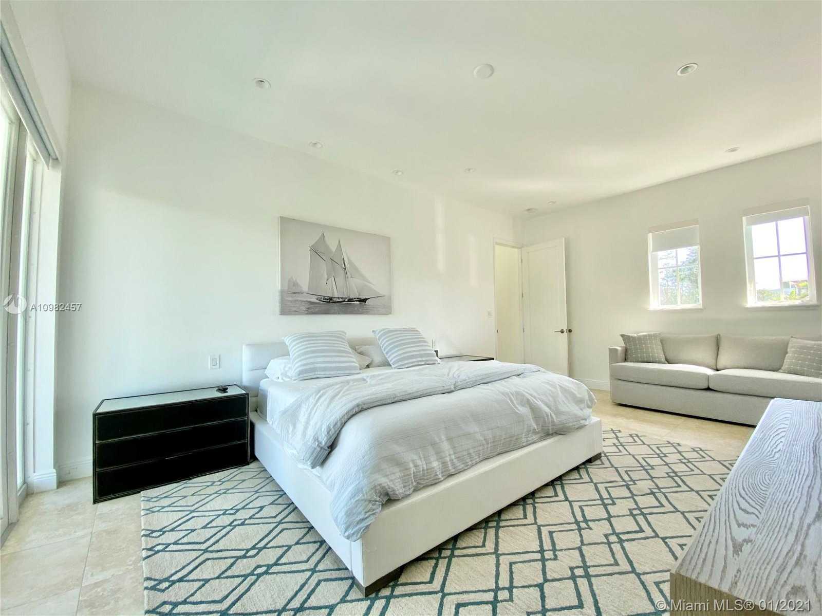 Small Image of 350 WOODCREST RD, Key Biscayne Number 16