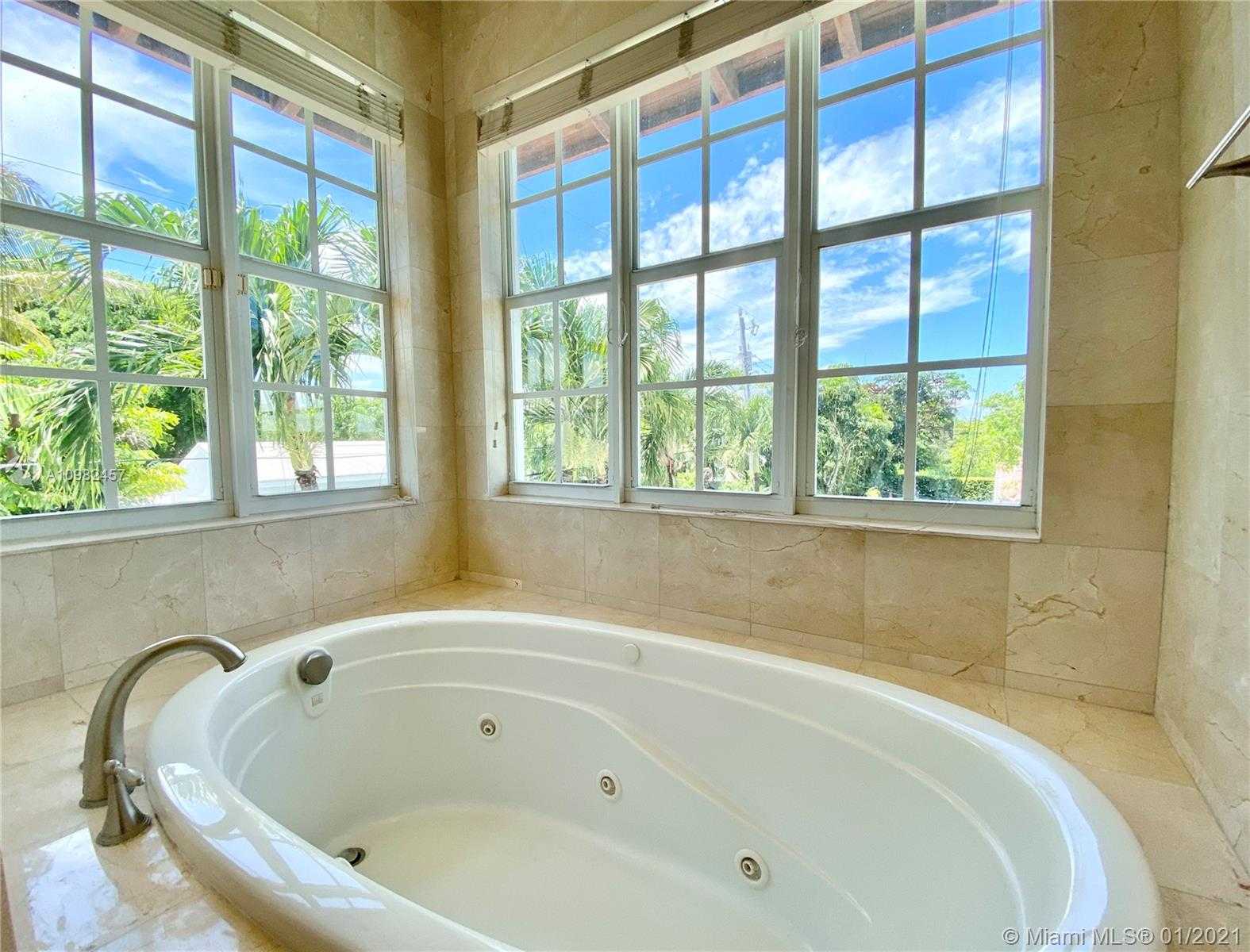 Small Image of 350 WOODCREST RD, Key Biscayne Number 24
