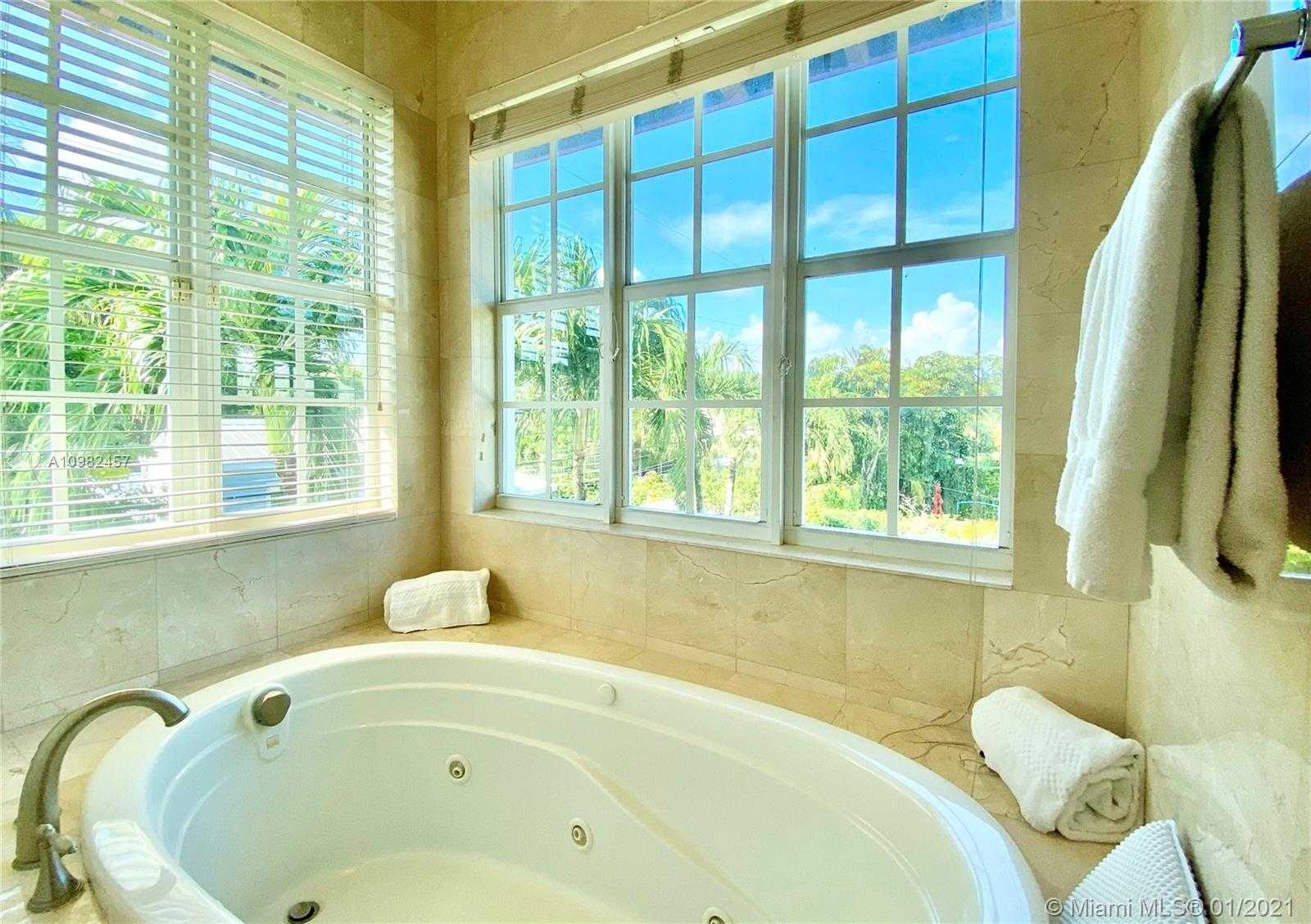 Small Image of 350 WOODCREST RD, Key Biscayne Number 40