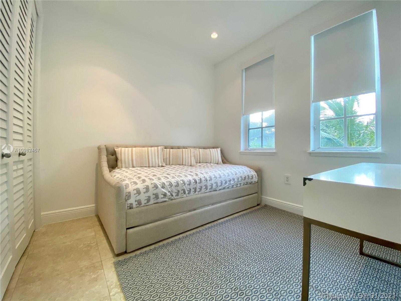 Small Image of 350 WOODCREST RD, Key Biscayne Number 9