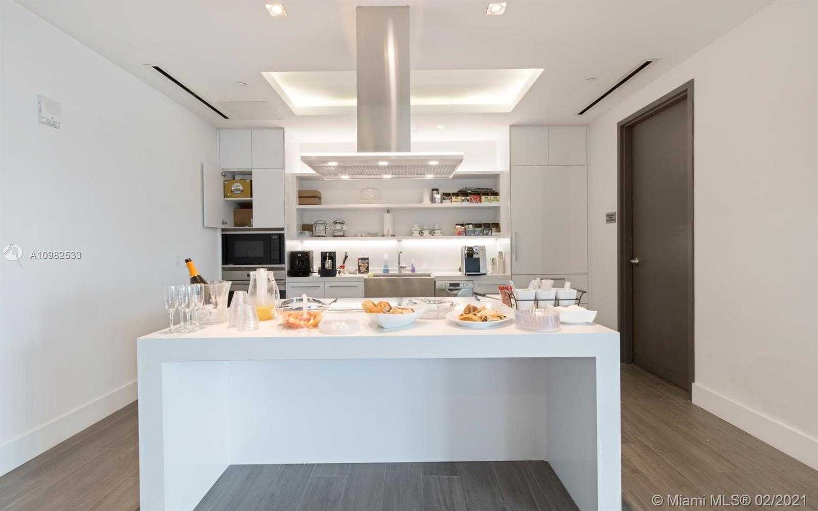 Small Image of 17111 BISCAYNE BLVD #LPH2, North Miami Beach Number 15
