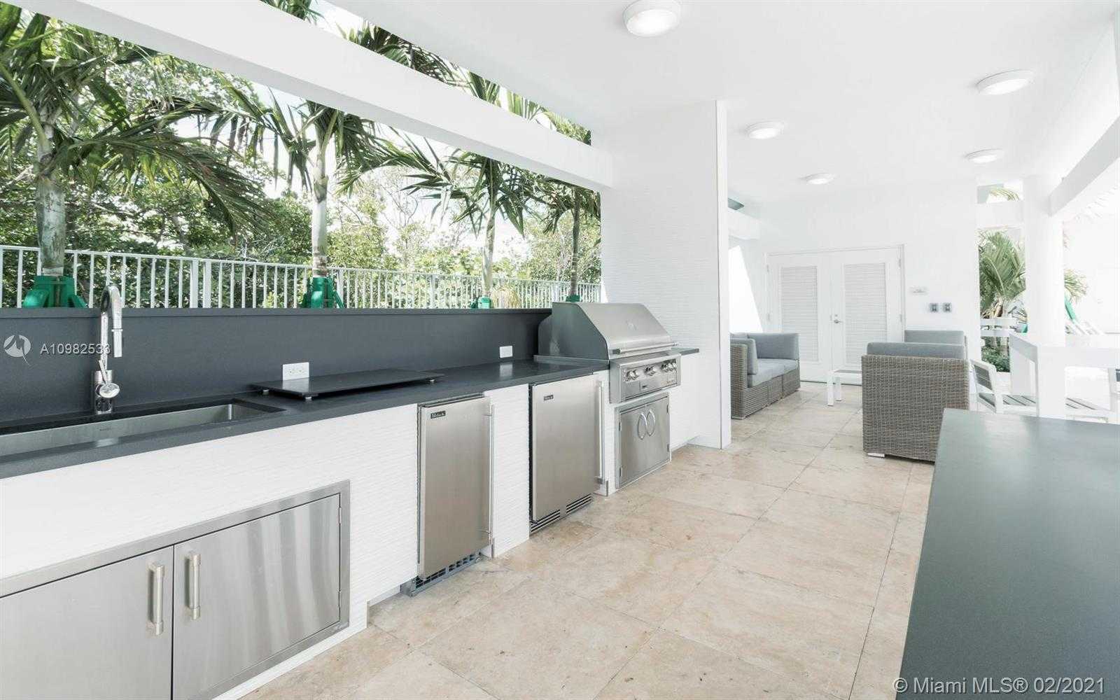 Small Image of 17111 BISCAYNE BLVD #LPH2, North Miami Beach Number 23