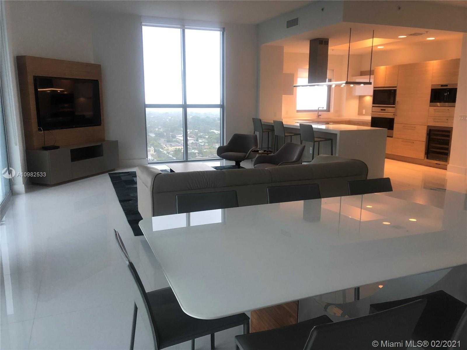 Small Image of 17111 BISCAYNE BLVD #LPH2, North Miami Beach Number 3