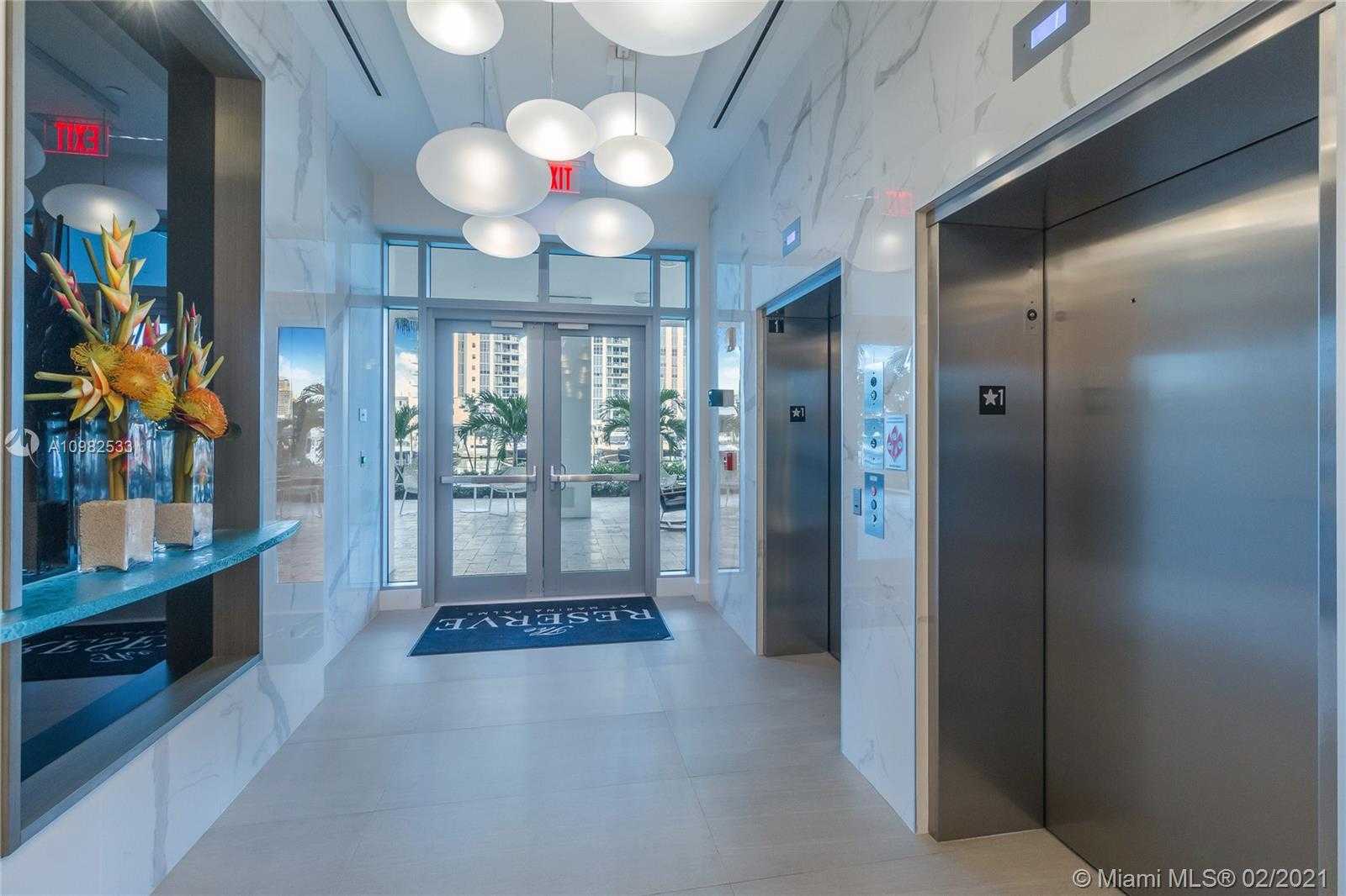 Small Image of 17111 BISCAYNE BLVD #LPH2, North Miami Beach Number 31