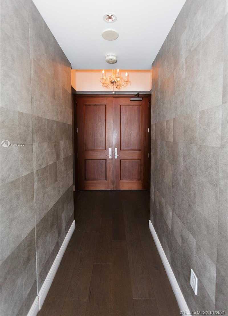 Small Image of 1425 BRICKELL AVE #50C, Miami Number 3