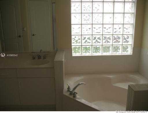 Small Image of 5877 NORTH WEST 108TH PL, Doral Number 16