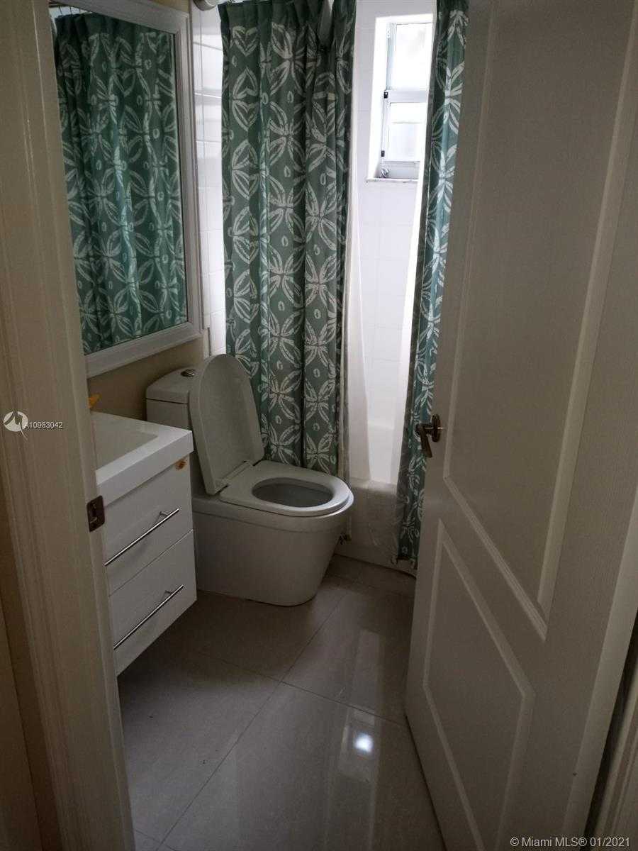 Small Image of 5877 NORTH WEST 108TH PL, Doral Number 17