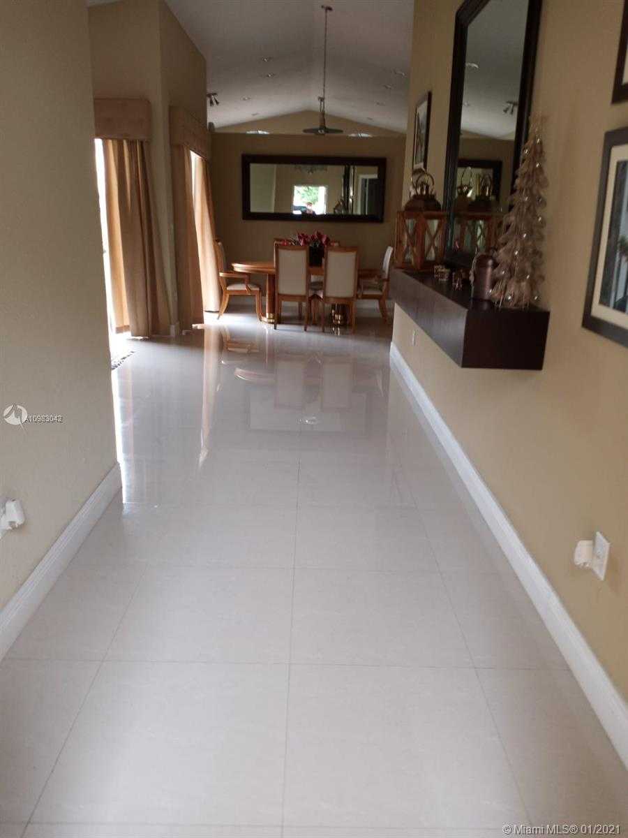 Small Image of 5877 NORTH WEST 108TH PL, Doral Number 3