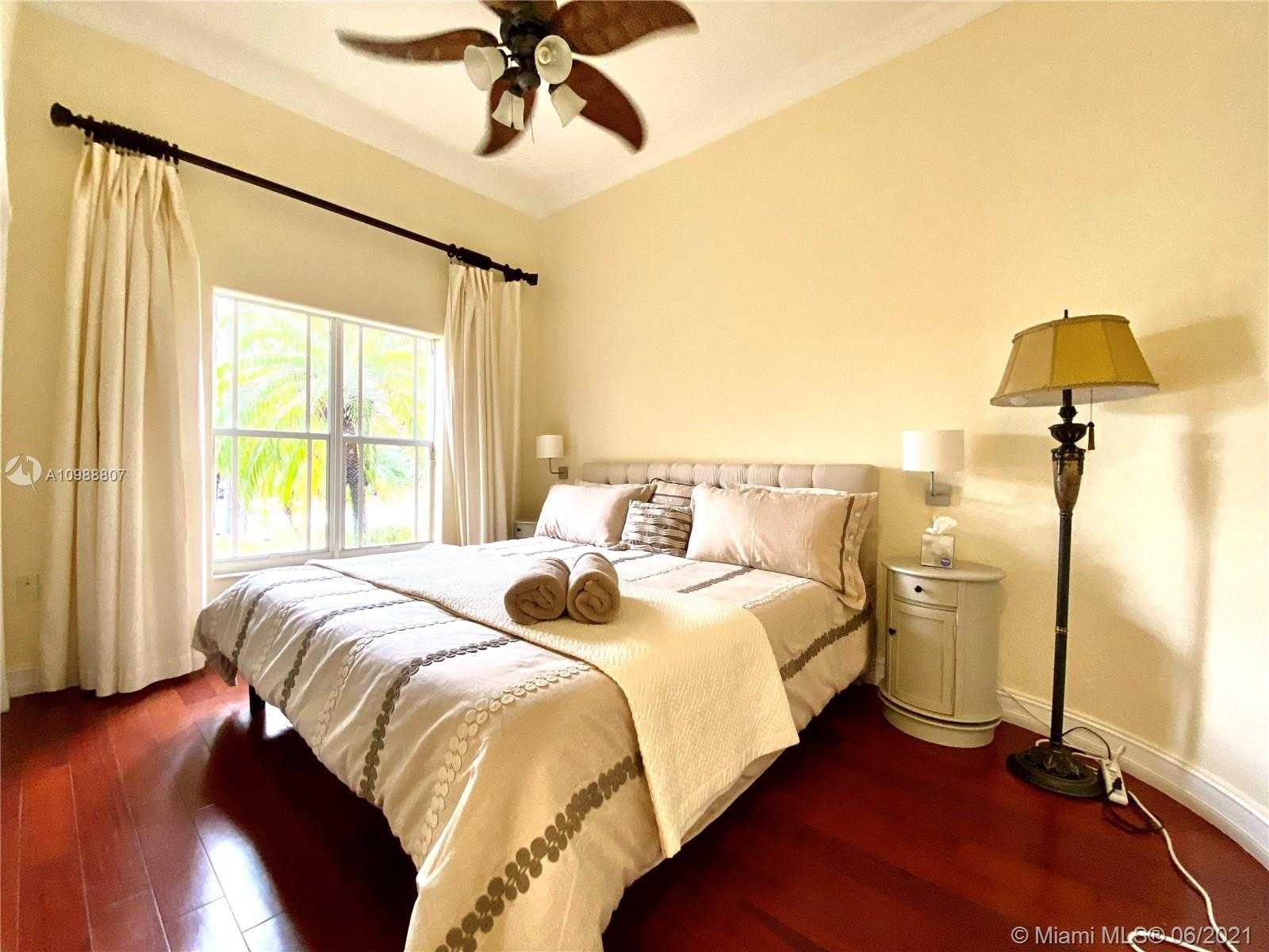 Small Image of 950 WASHINGTON ST, Hollywood Number 18