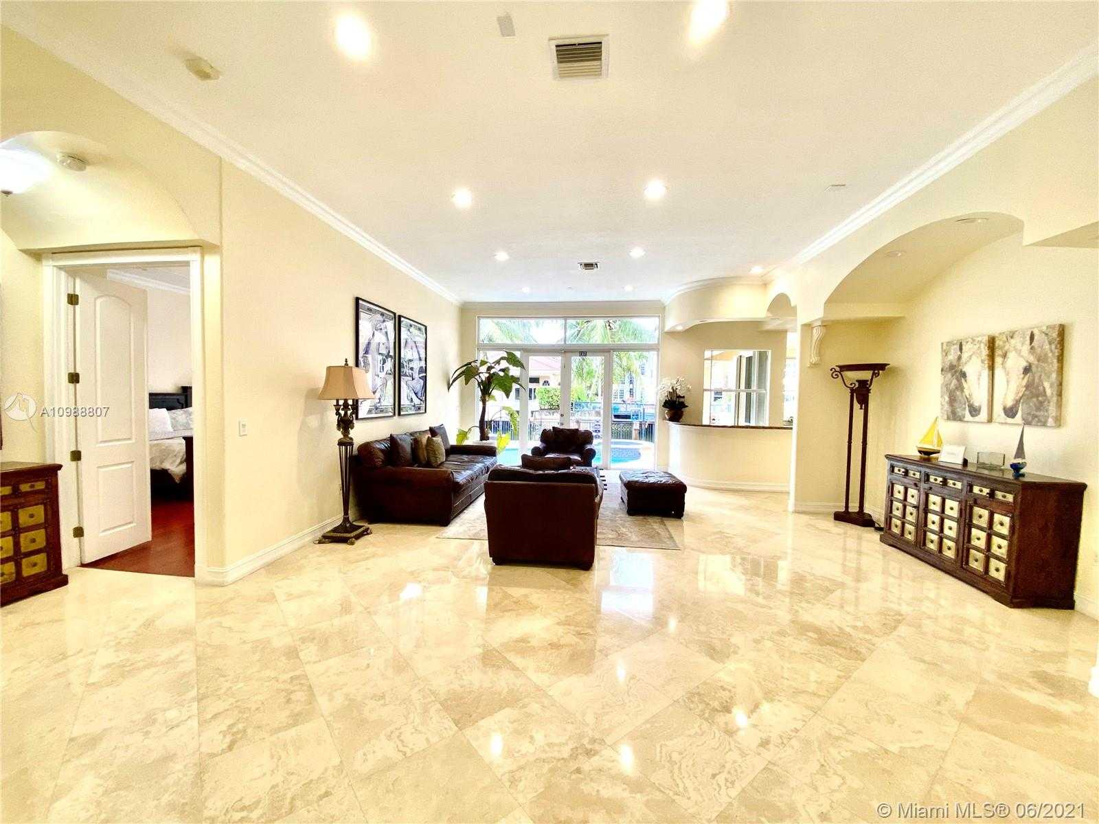 Small Image of 950 WASHINGTON ST, Hollywood Number 2
