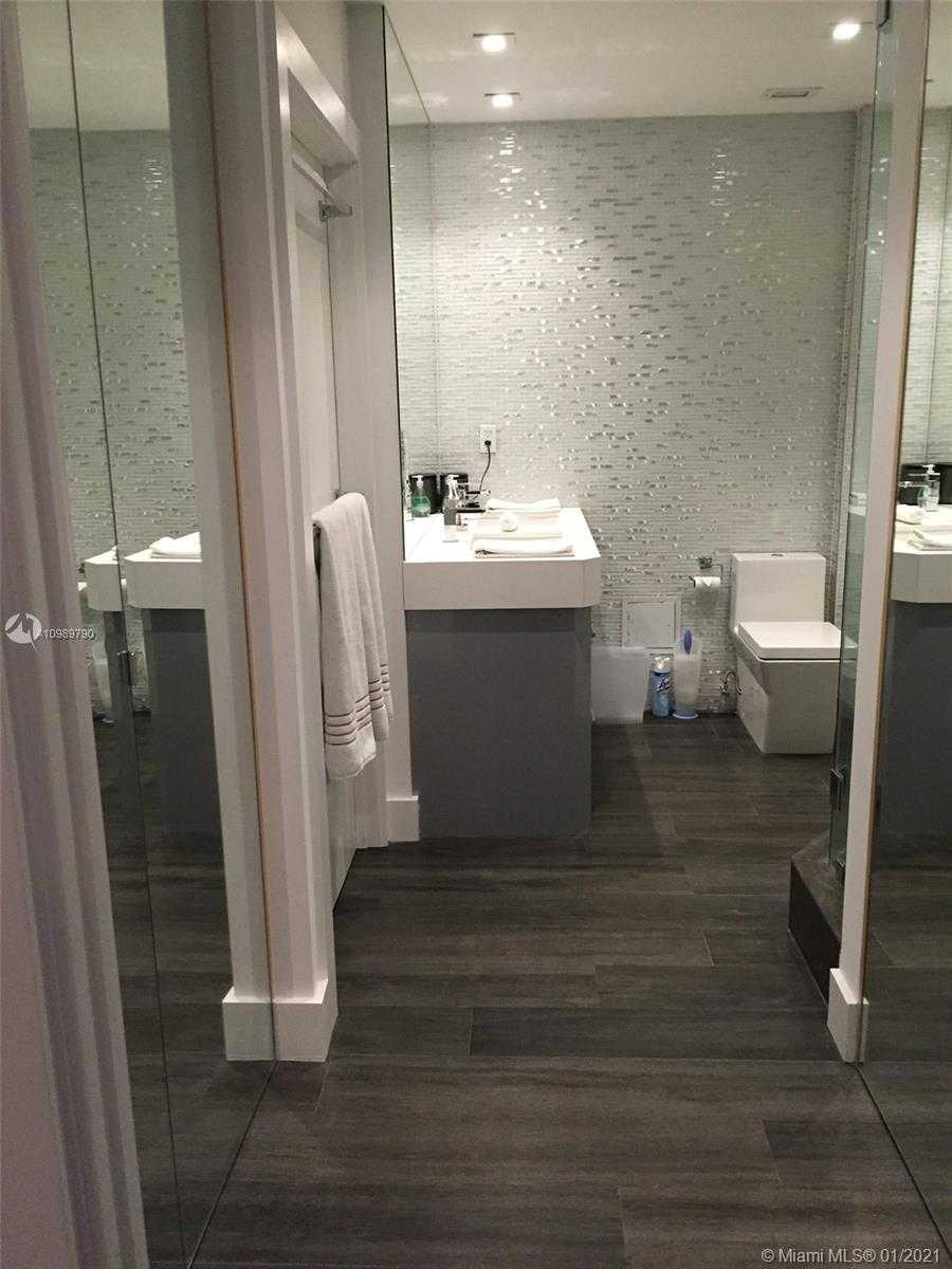 Small Image of 2301 COLLINS AVE #PH17, Miami Beach Number 10