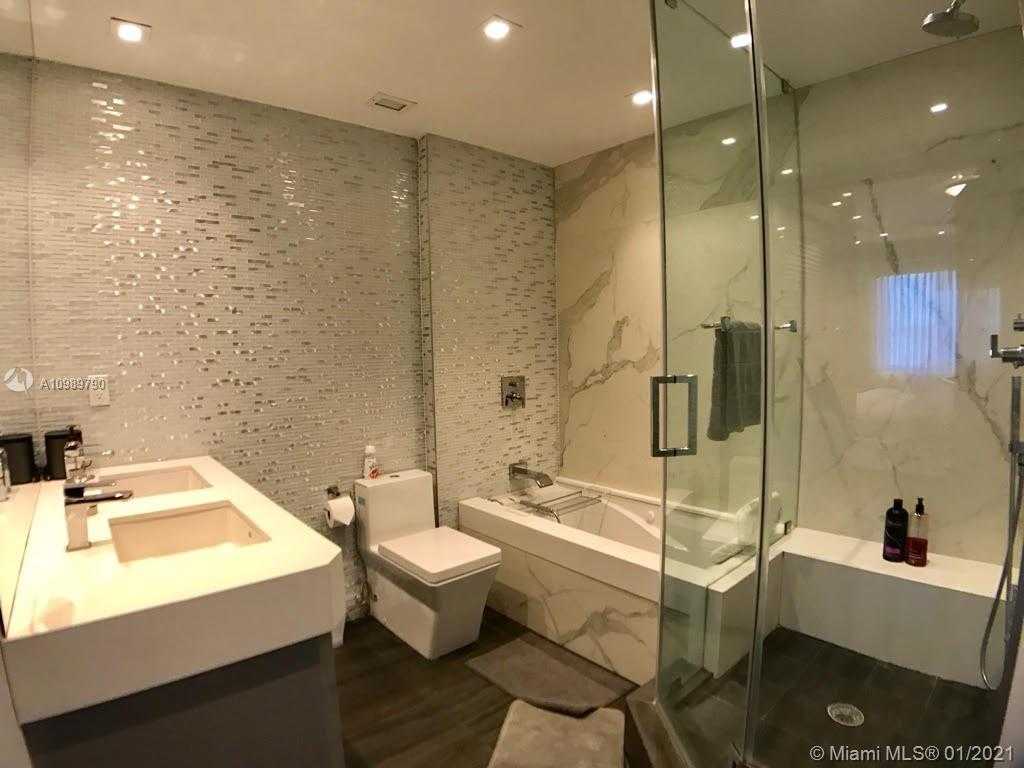 Small Image of 2301 COLLINS AVE #PH17, Miami Beach Number 2