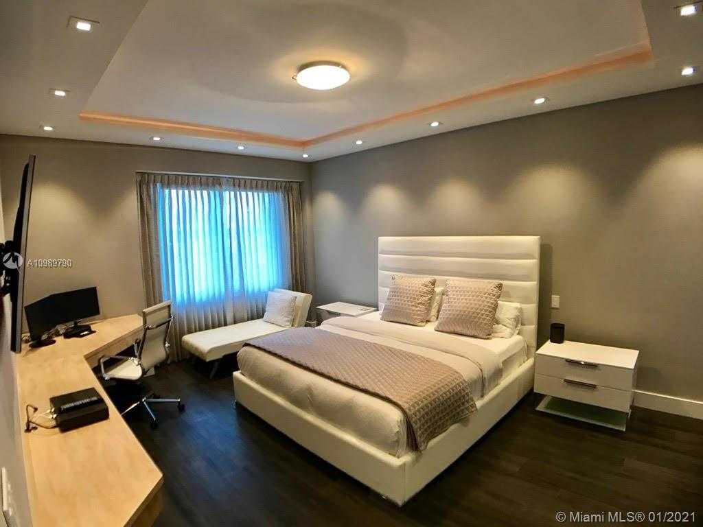 Small Image of 2301 COLLINS AVE #PH17, Miami Beach Number 5