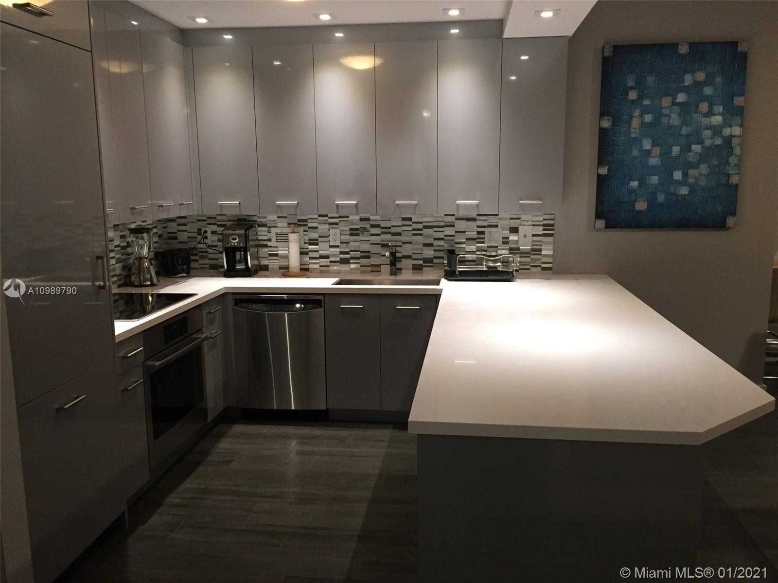Small Image of 2301 COLLINS AVE #PH17, Miami Beach Number 7