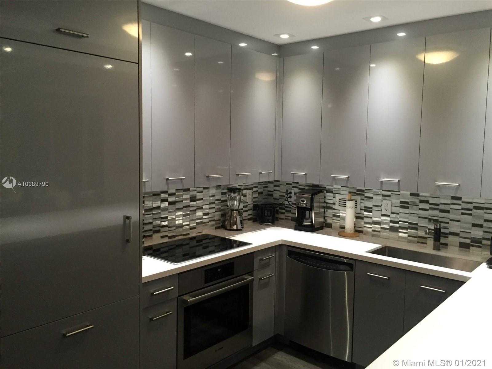 Small Image of 2301 COLLINS AVE #PH17, Miami Beach Number 8