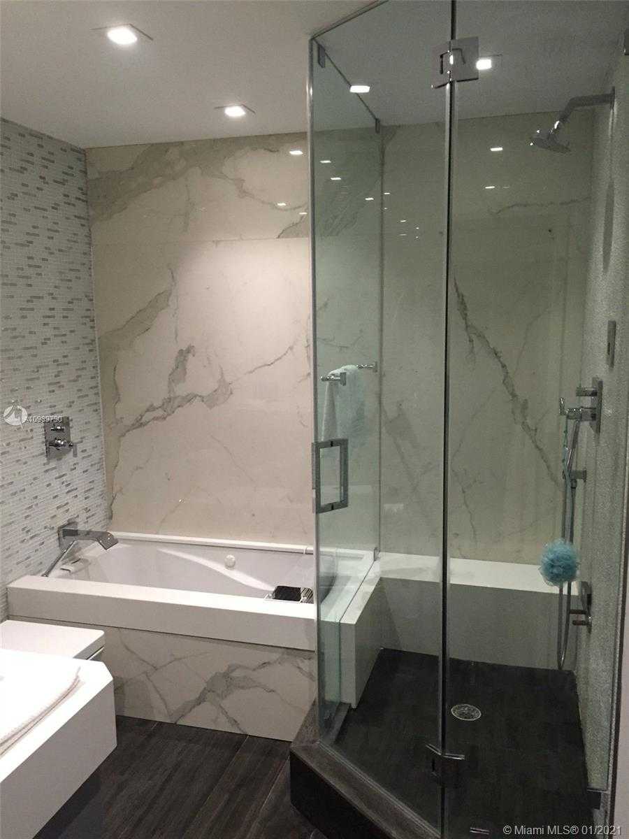 Small Image of 2301 COLLINS AVE #PH17, Miami Beach Number 9