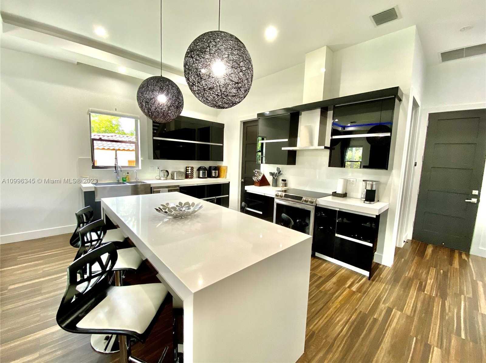 Small Image of 736, Hollywood Number 11
