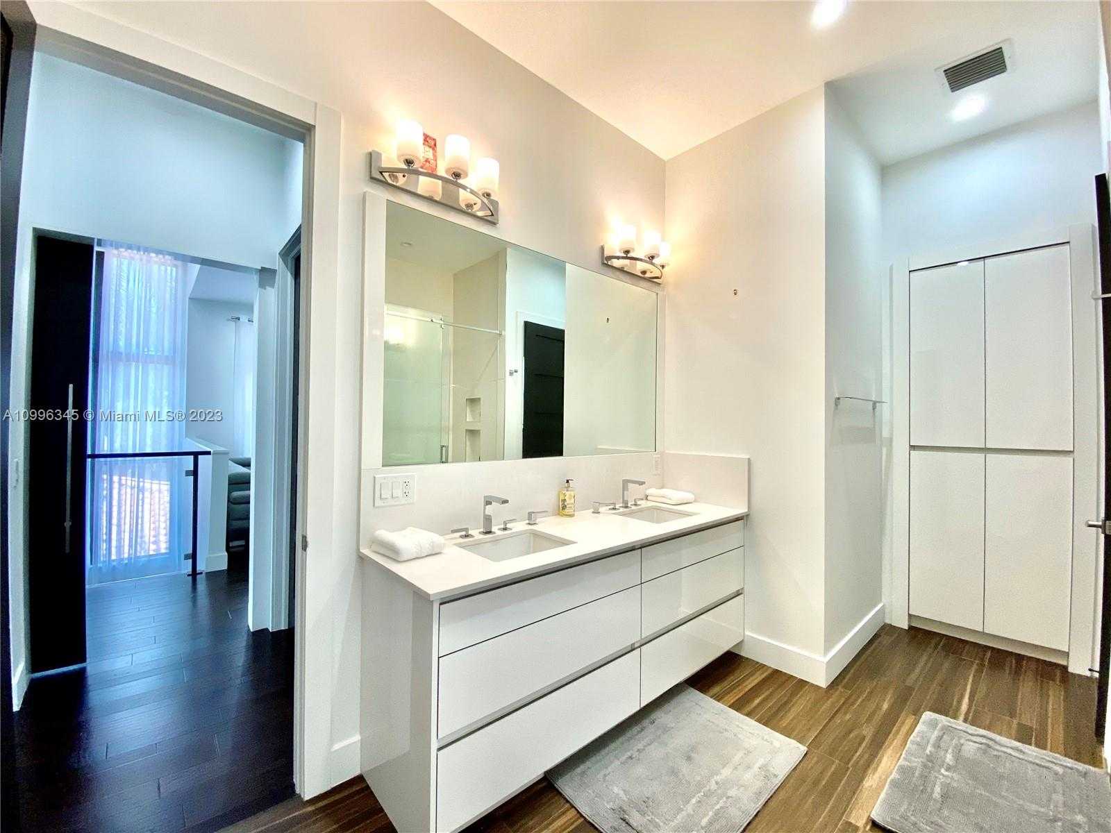 Small Image of 736, Hollywood Number 12