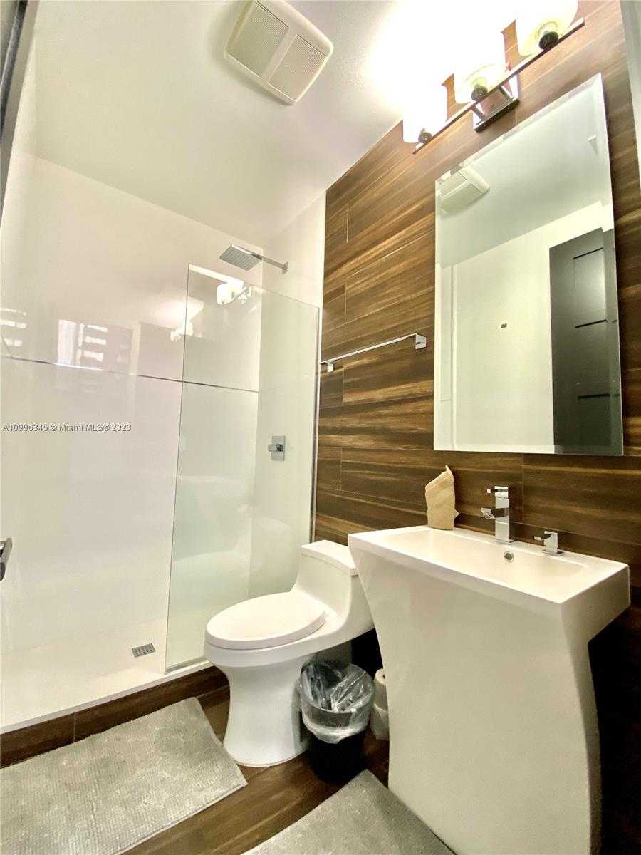 Small Image of 736, Hollywood Number 13