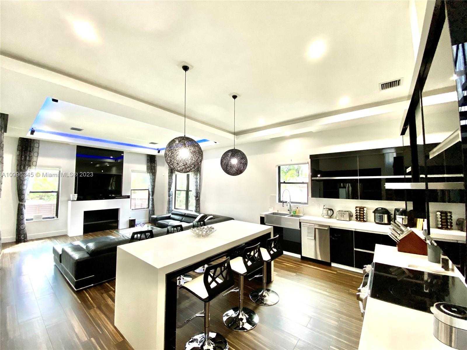 Small Image of 736, Hollywood Number 14