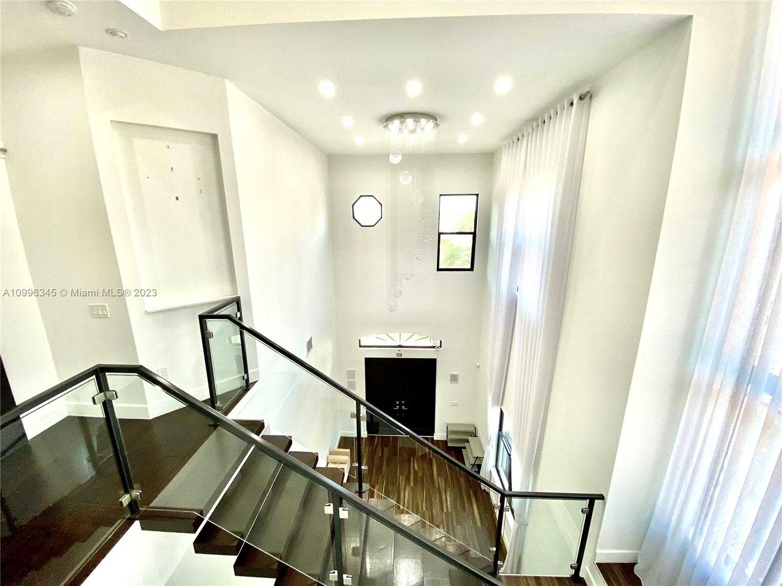 Small Image of 736, Hollywood Number 15