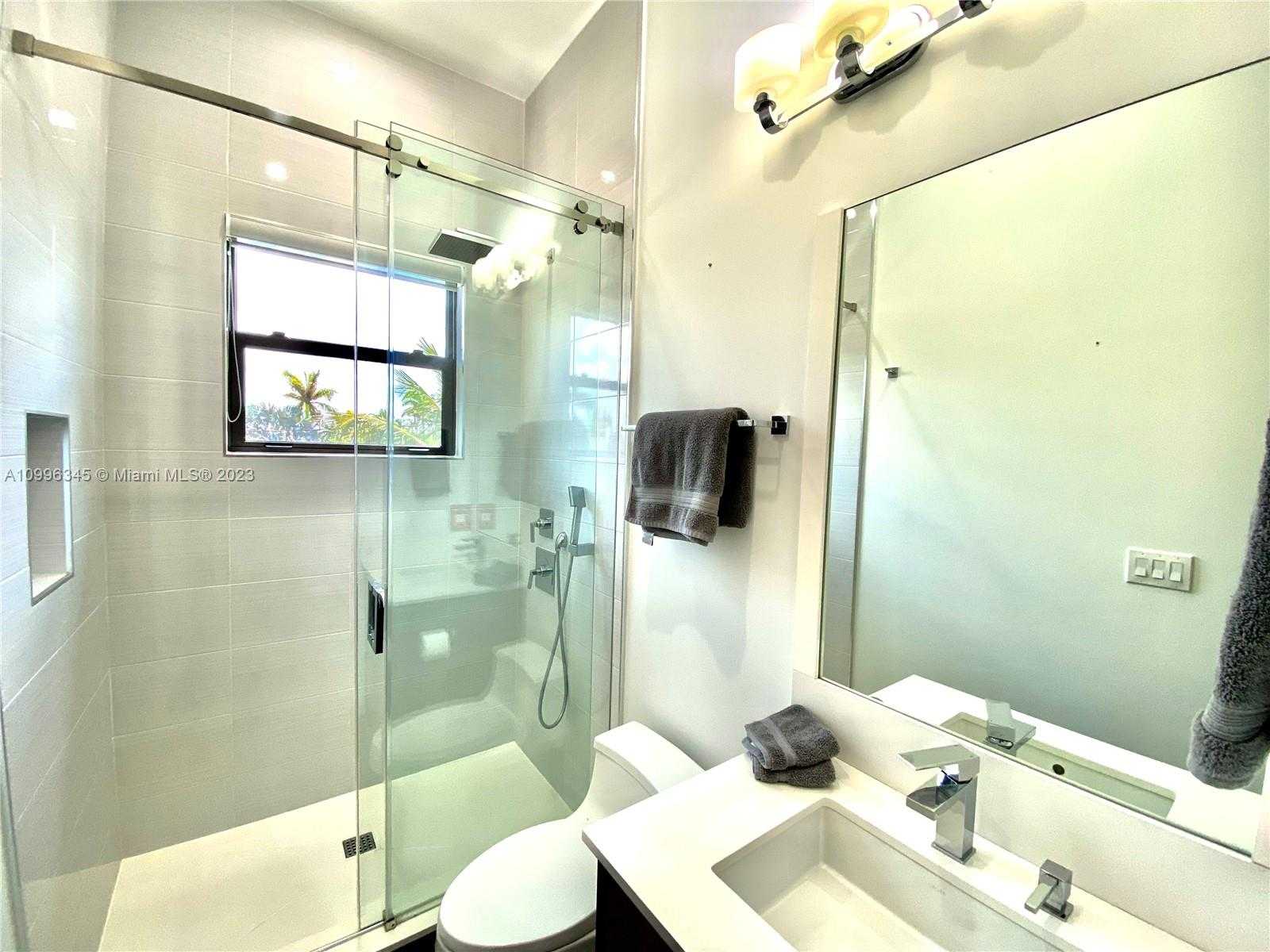 Small Image of 736, Hollywood Number 22