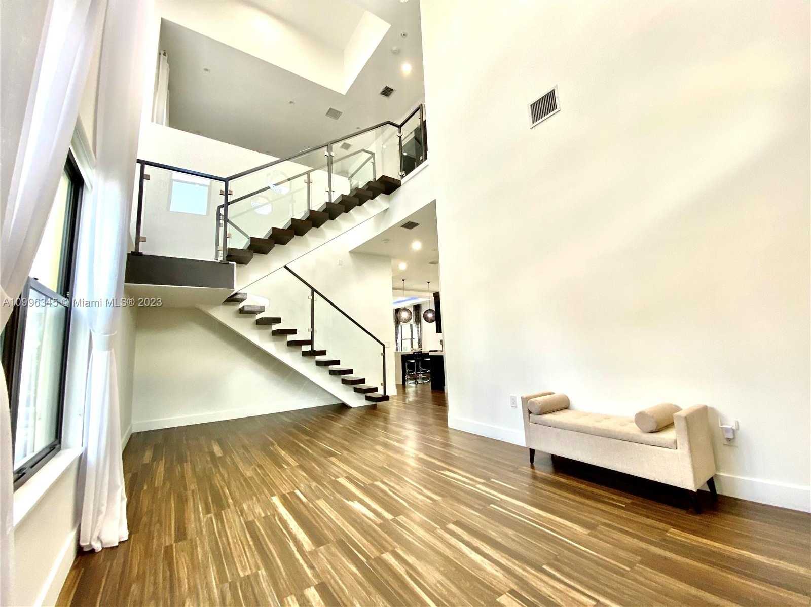 Small Image of 736, Hollywood Number 4