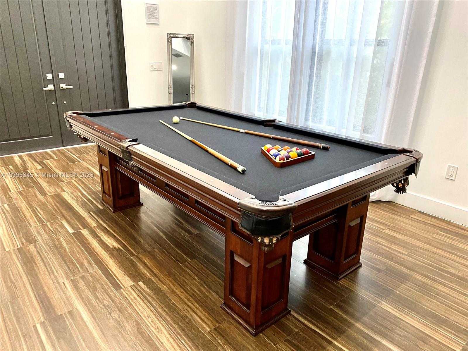 Small Image of 736, Hollywood Number 5