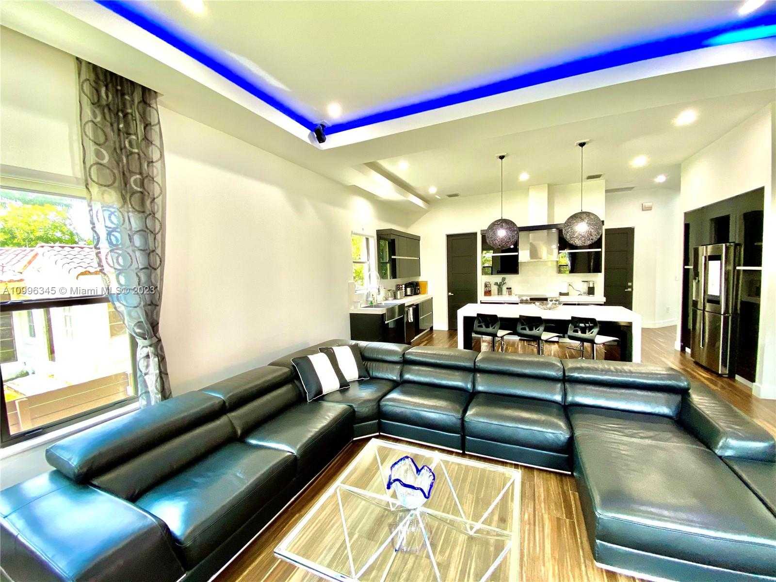 Small Image of 736, Hollywood Number 6