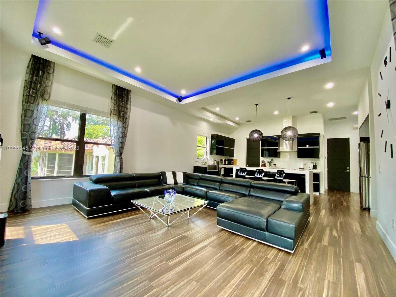 Small Image of 736, Hollywood Number 7