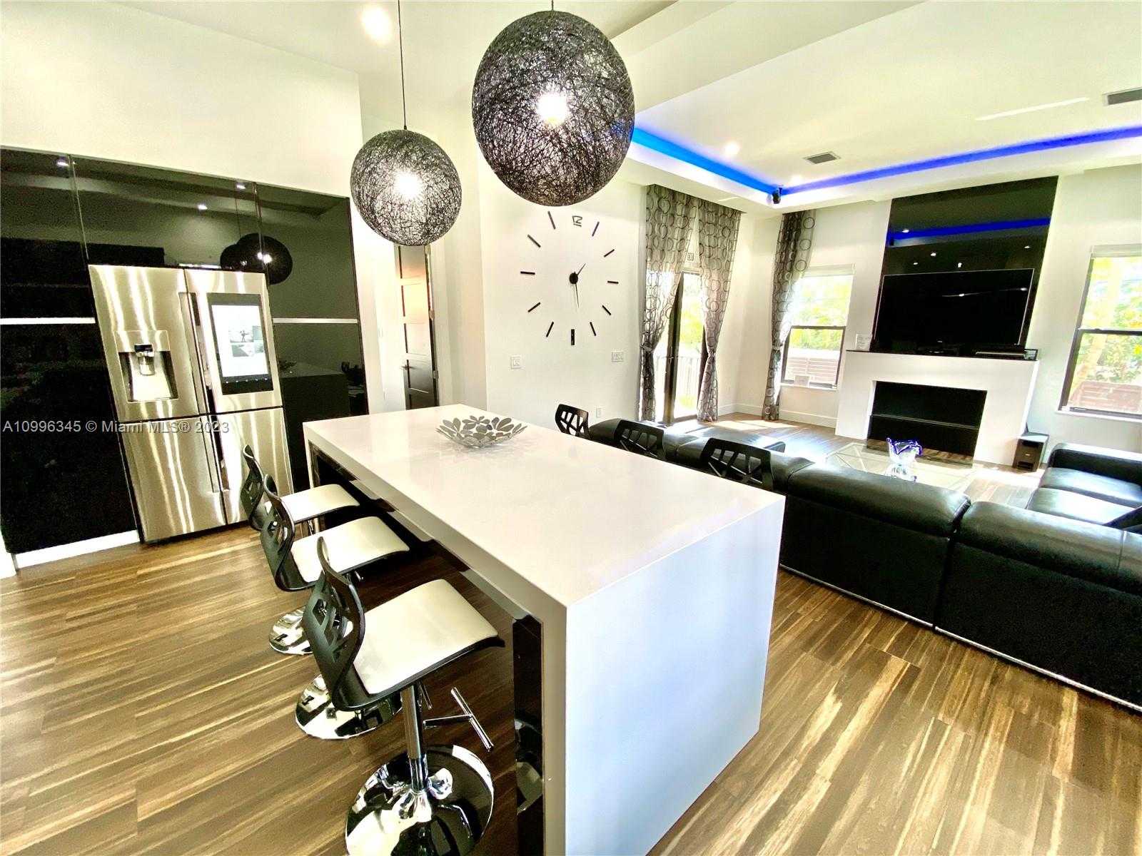 Small Image of 736, Hollywood Number 9