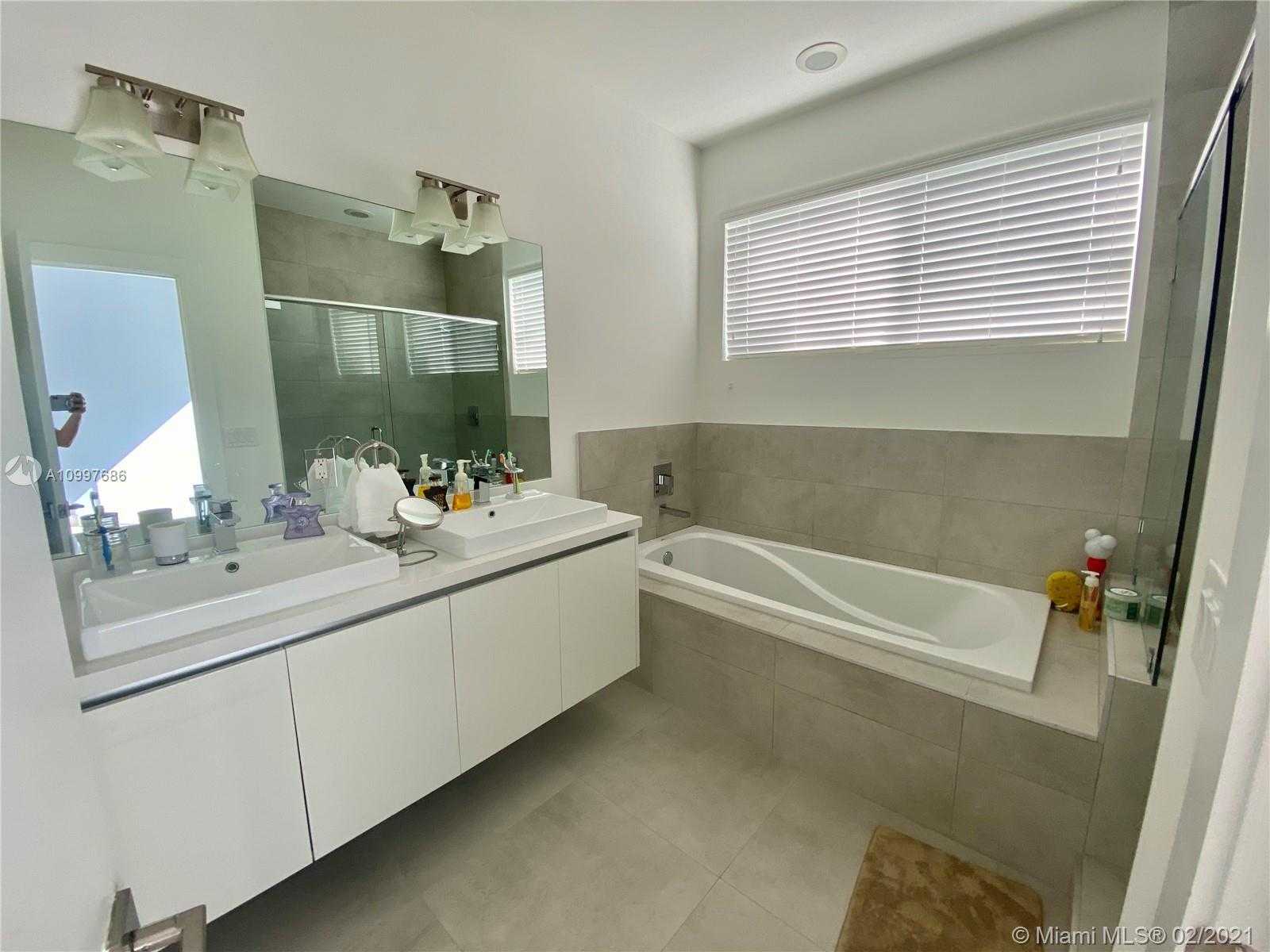 Small Image of 7122 NORTH WEST 103RD PATH #7122, Doral Number 16