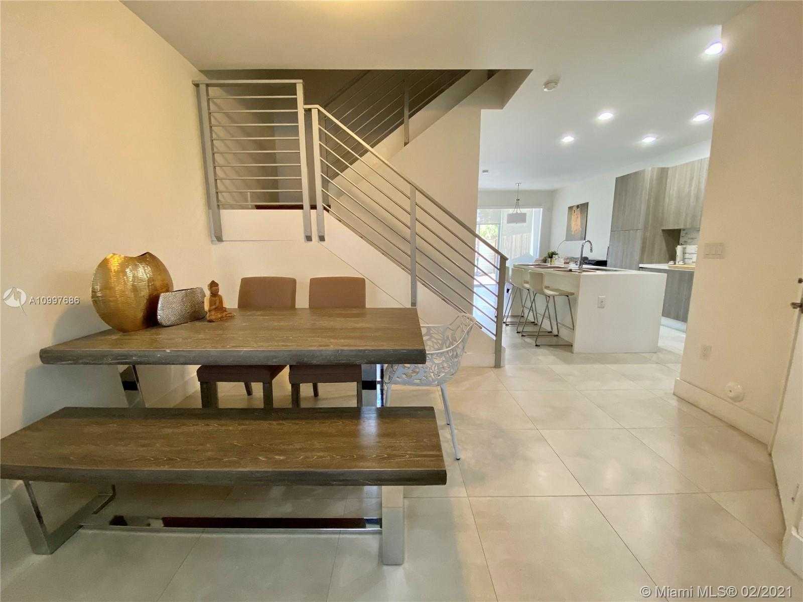Small Image of 7122 NORTH WEST 103RD PATH #7122, Doral Number 5