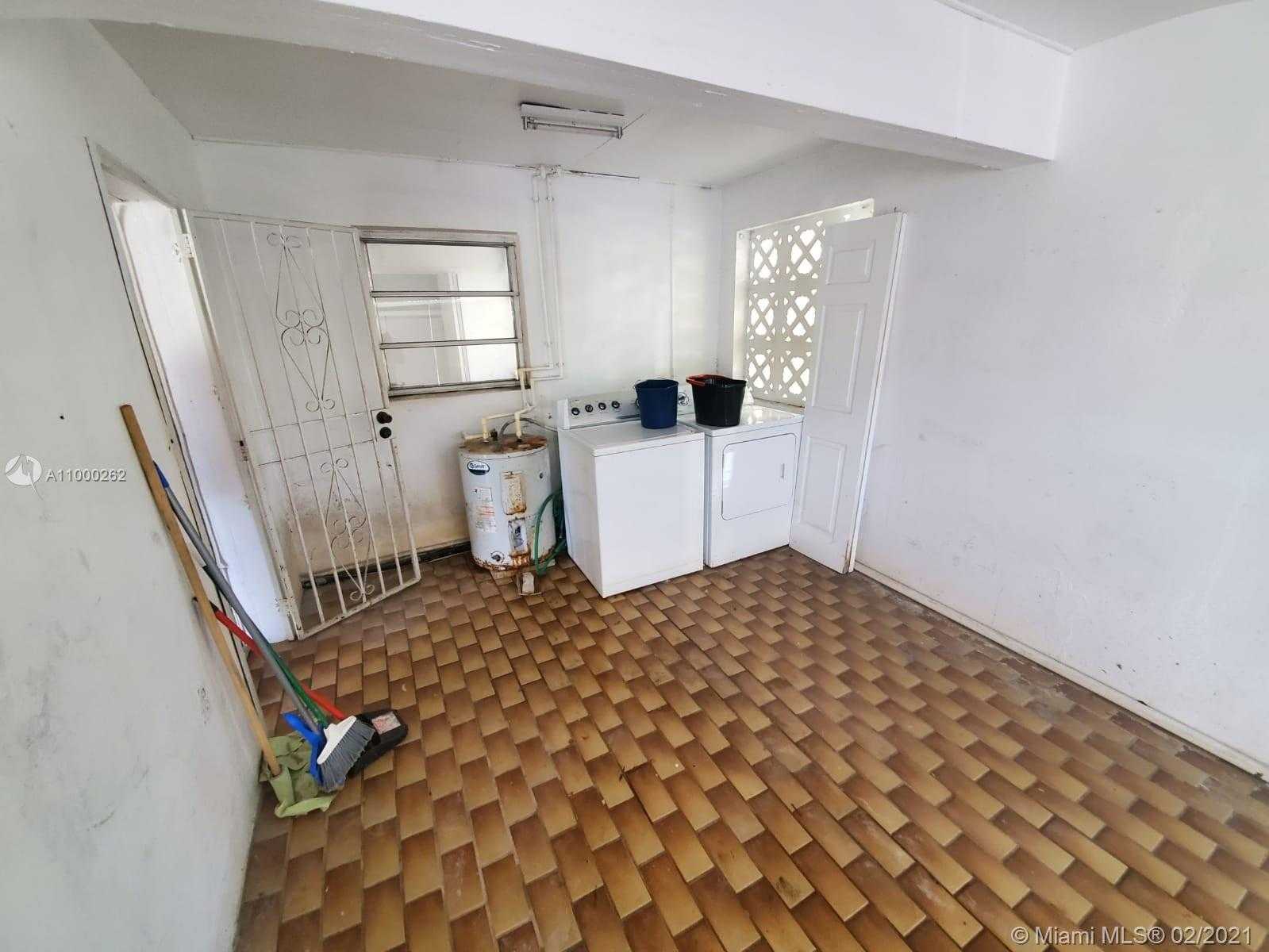 Small Image of 4402 SOUTH WEST 10TH ST, Miami Number 12