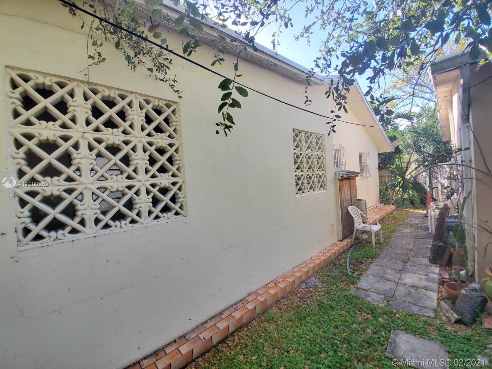 Small Image of 4402 SOUTH WEST 10TH ST, Miami Number 14