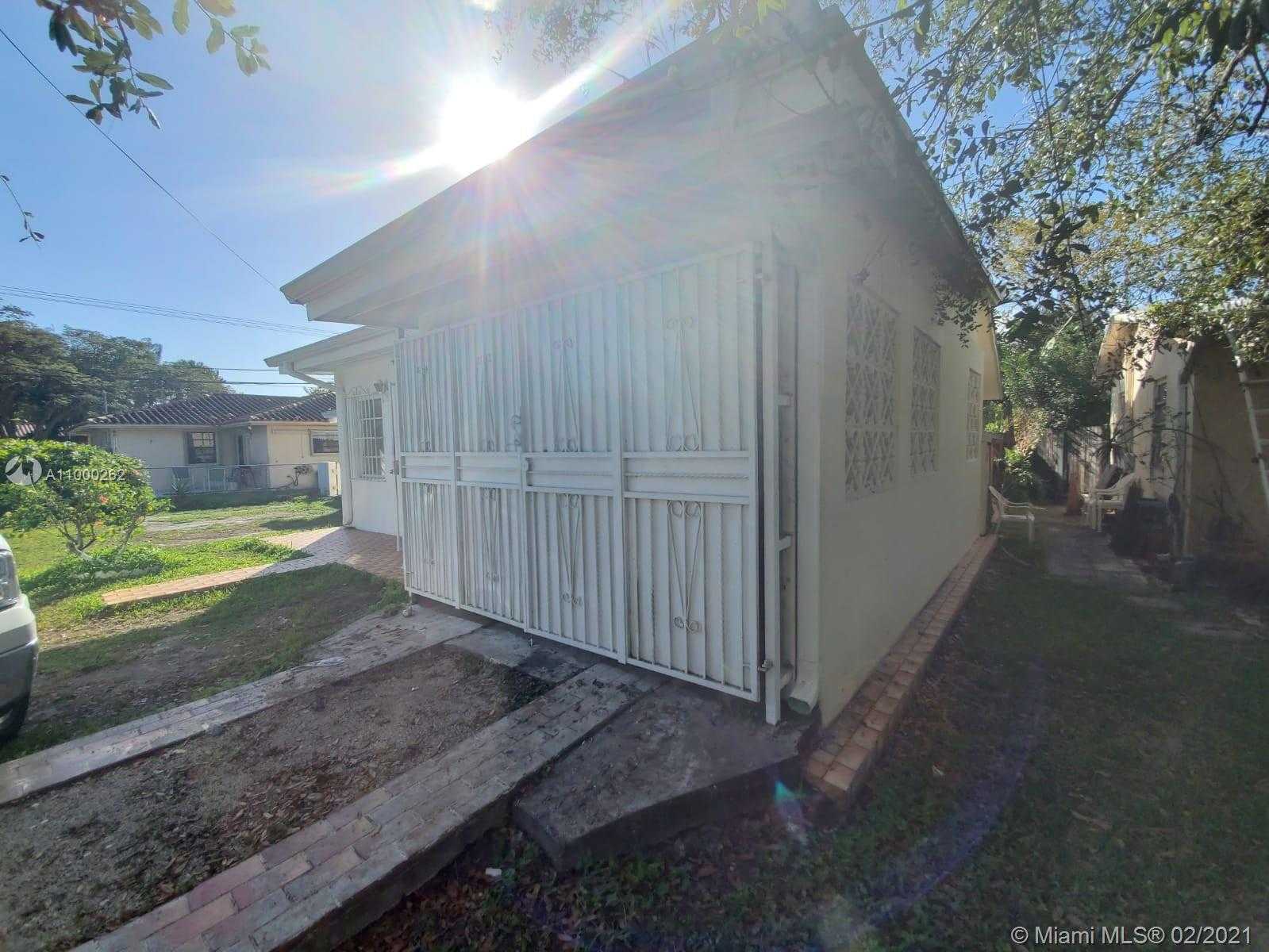 Small Image of 4402 SOUTH WEST 10TH ST, Miami Number 15