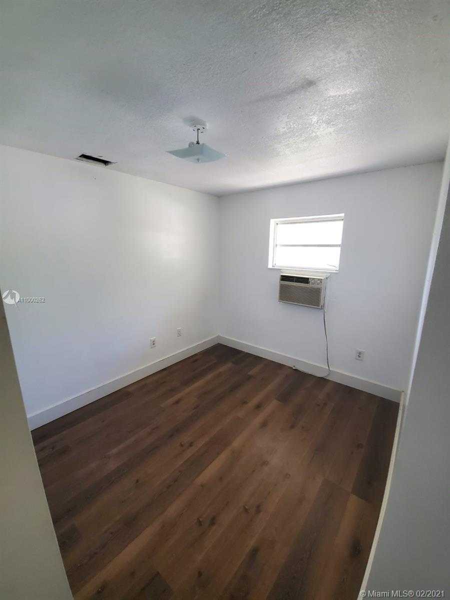Small Image of 4402 SOUTH WEST 10TH ST, Miami Number 7