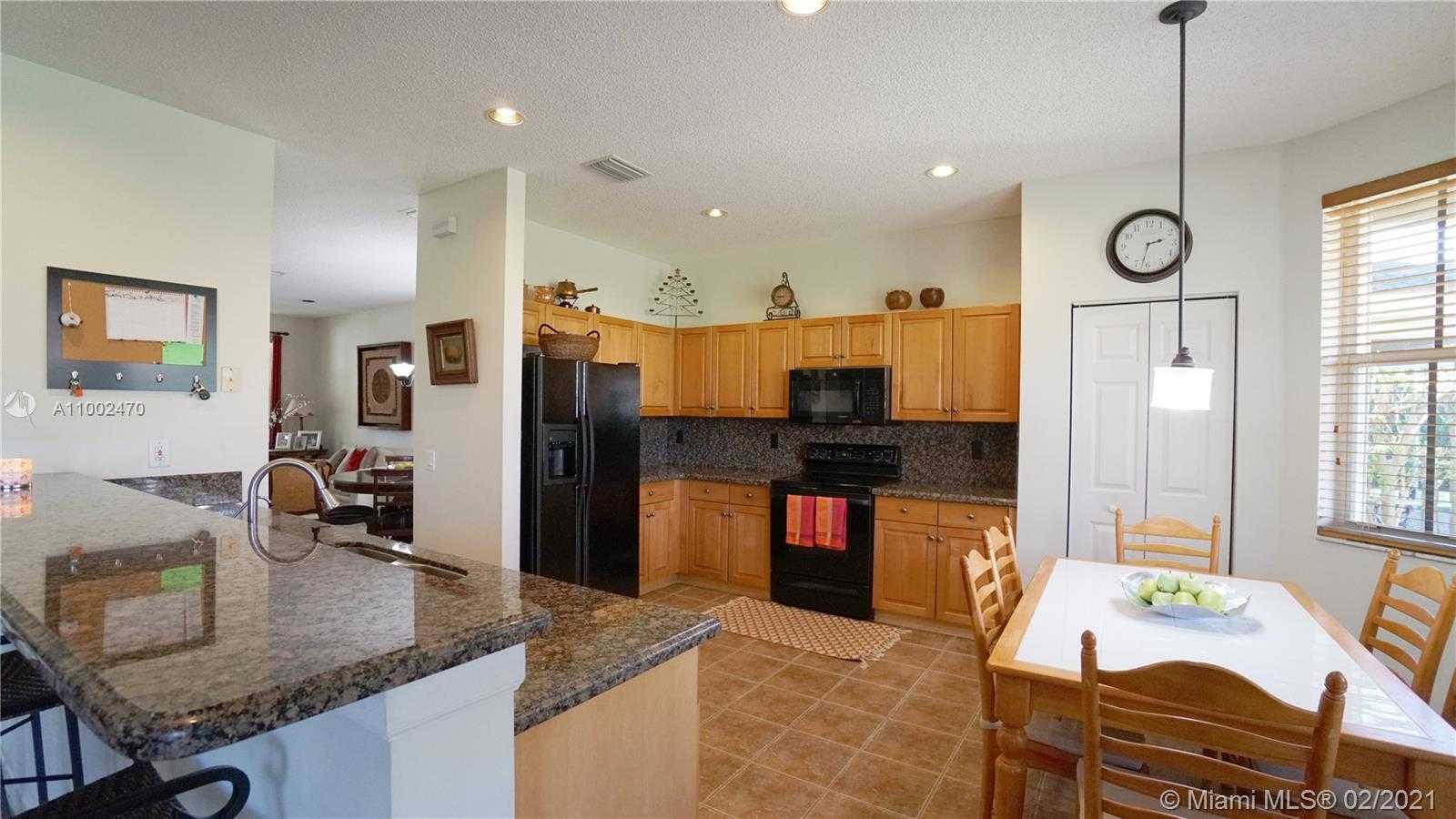 Small Image of 1546 Sandpiper Cir, Weston, FL 33327, USA Number 13