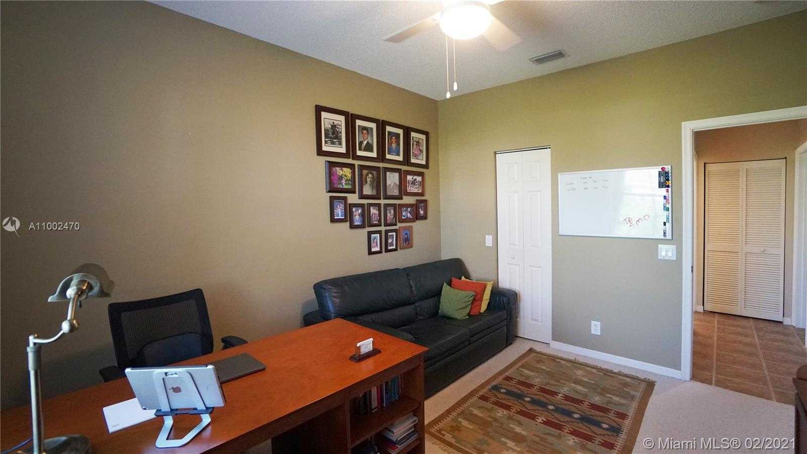Small Image of 1546 Sandpiper Cir, Weston, FL 33327, USA Number 16