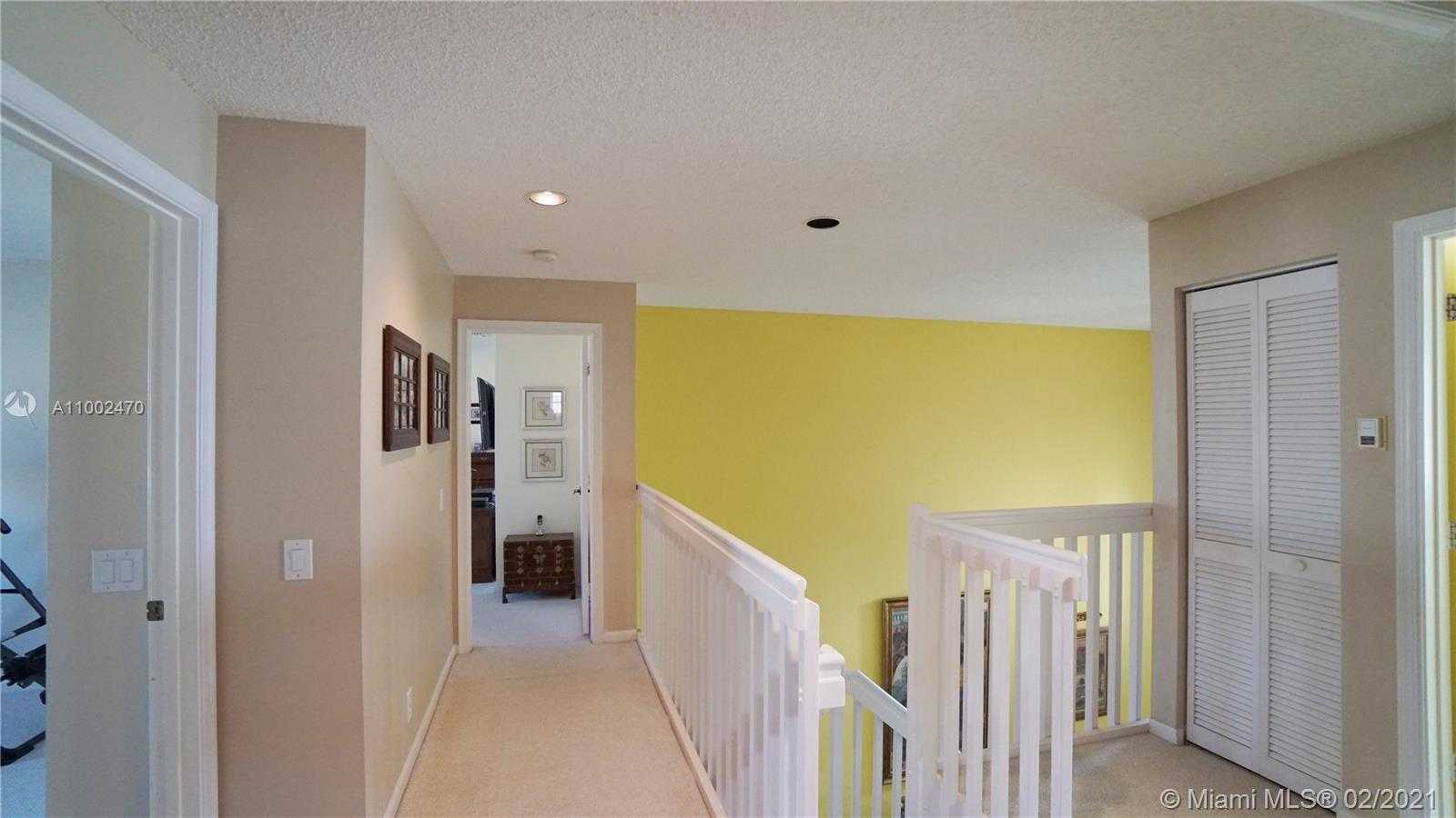 Small Image of 1546 Sandpiper Cir, Weston, FL 33327, USA Number 19