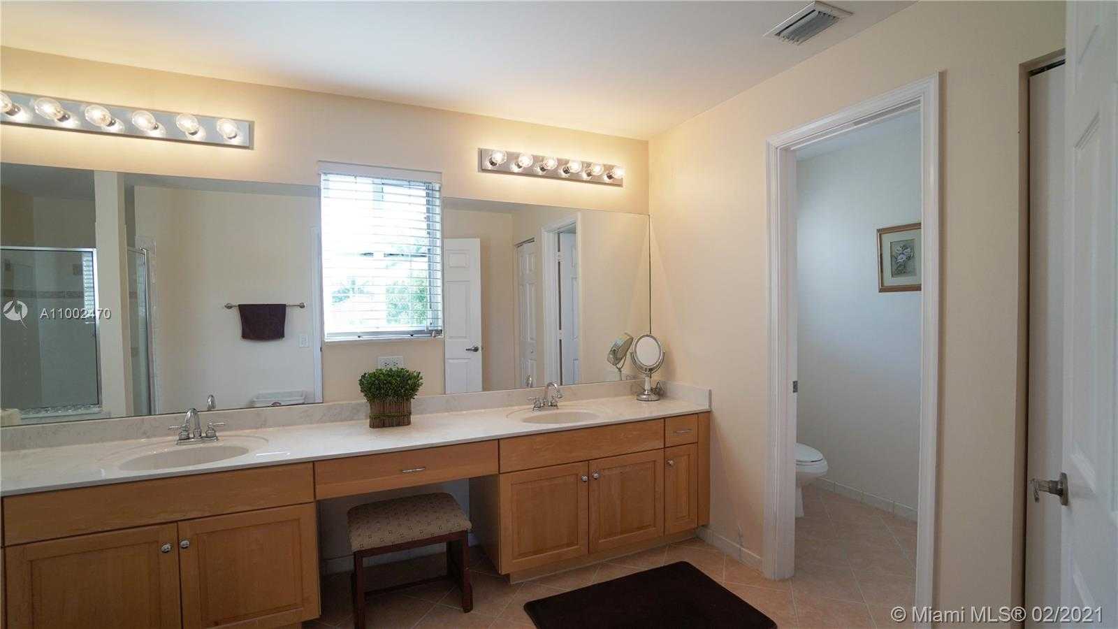 Small Image of 1546 Sandpiper Cir, Weston, FL 33327, USA Number 23