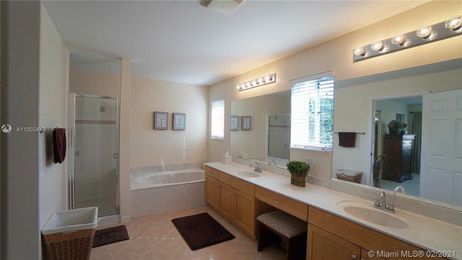 Small Image of 1546 Sandpiper Cir, Weston, FL 33327, USA Number 24