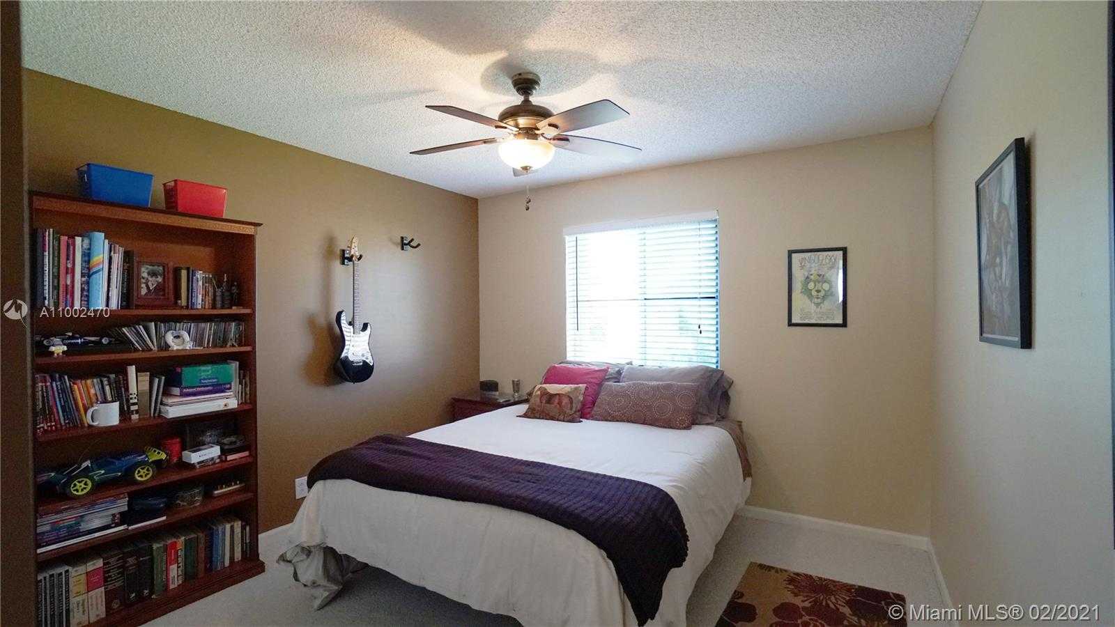 Small Image of 1546 Sandpiper Cir, Weston, FL 33327, USA Number 25