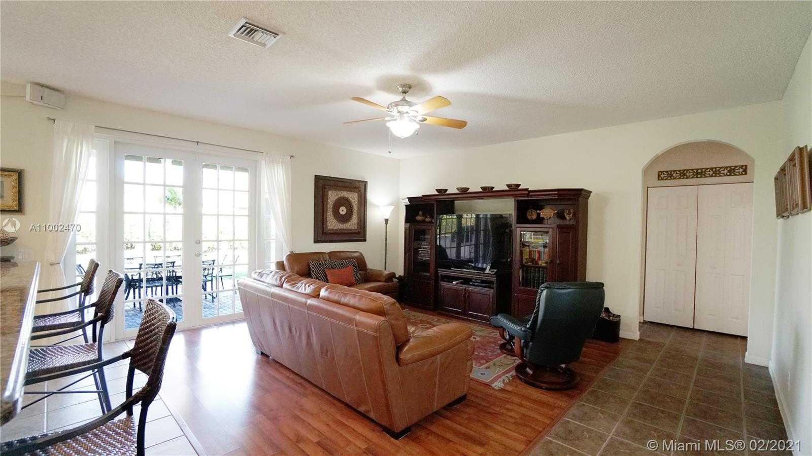 Small Image of 1546 Sandpiper Cir, Weston, FL 33327, USA Number 9