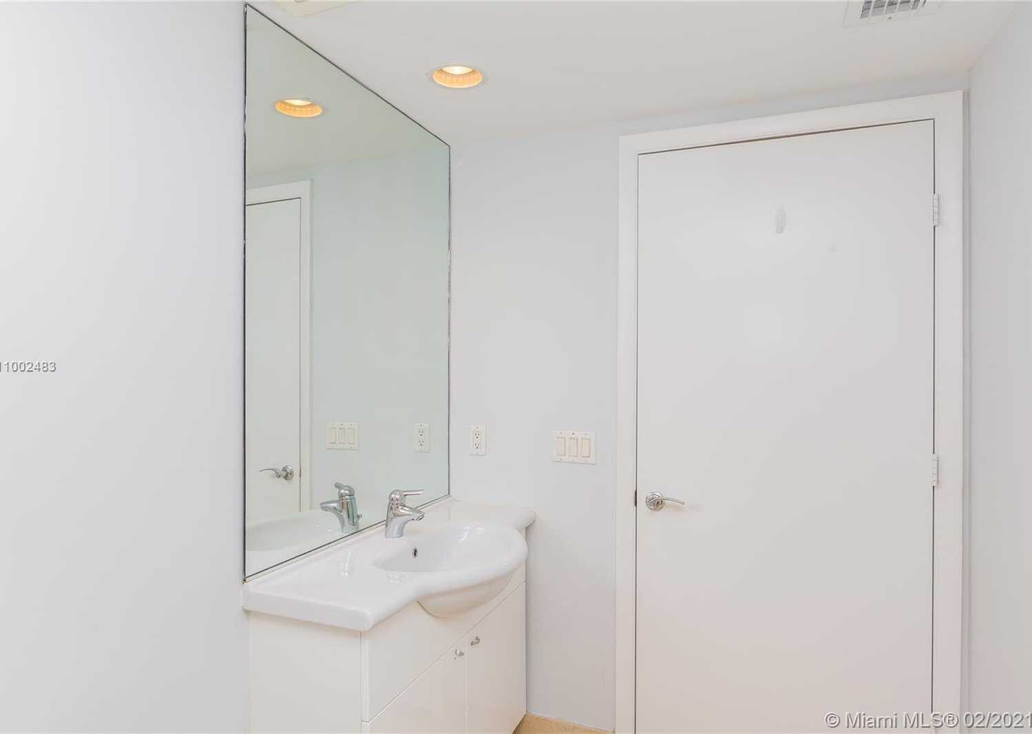 Small Image of 1800 SOUTH OCEAN DR #1502, Hallandale Beach Number 15