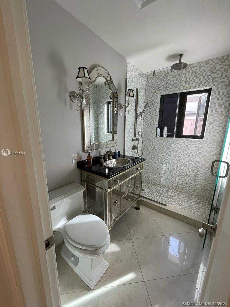 Small Image of 1840 CLEVELAND RD, Miami Beach Number 24