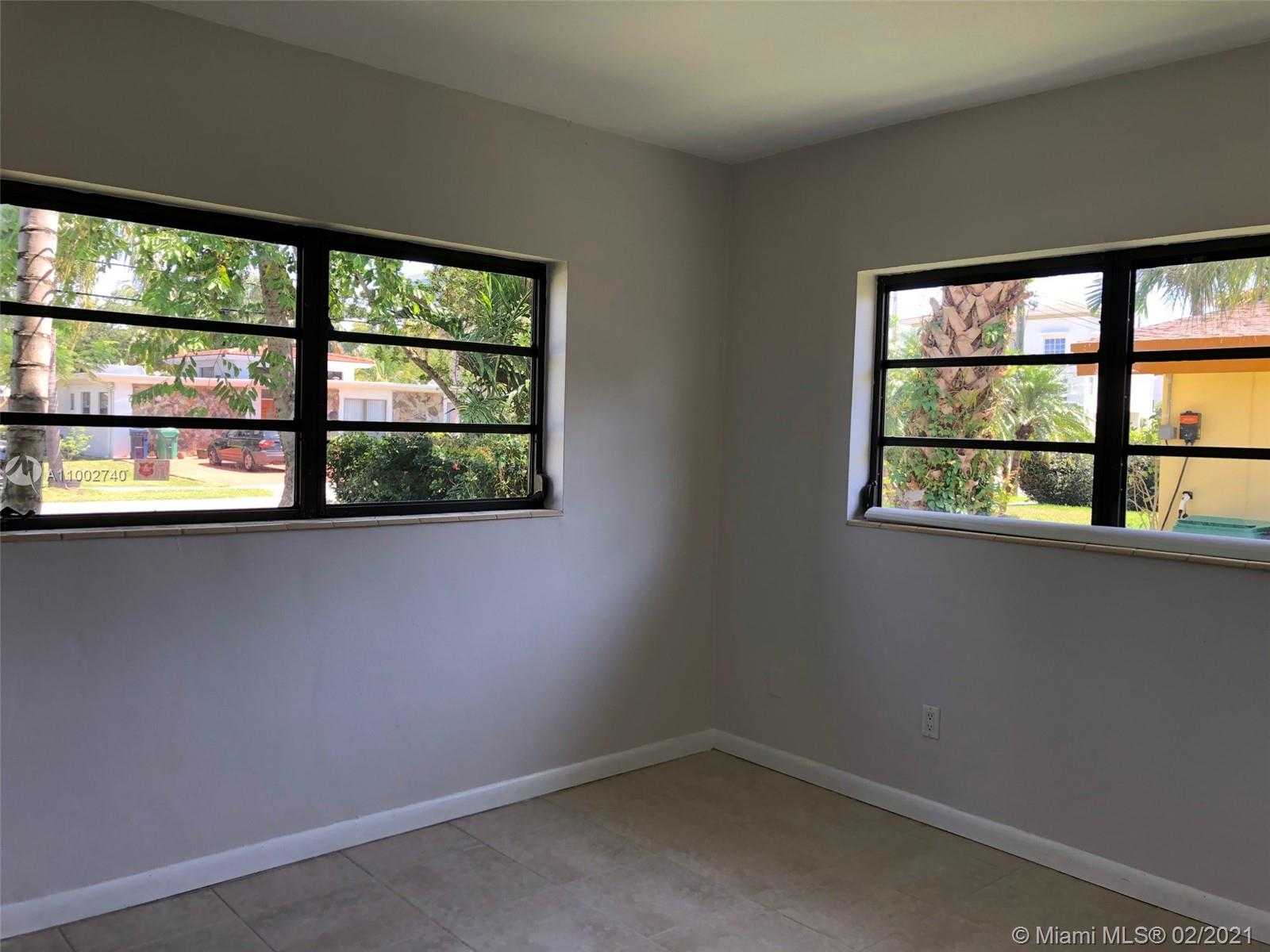 Small Image of 2560 NORTH EAST 200TH ST, Miami Number 10