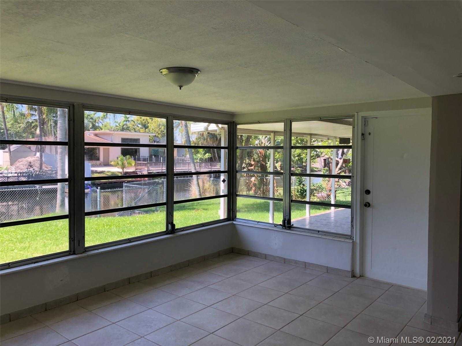 Small Image of 2560 NORTH EAST 200TH ST, Miami Number 12
