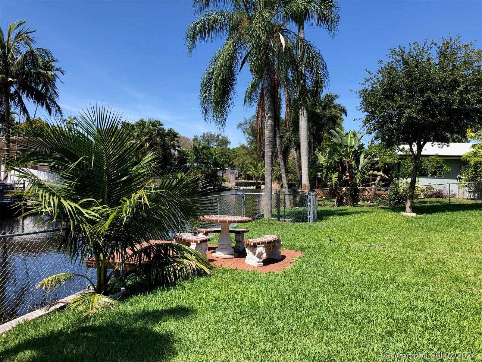Small Image of 2560 NORTH EAST 200TH ST, Miami Number 16